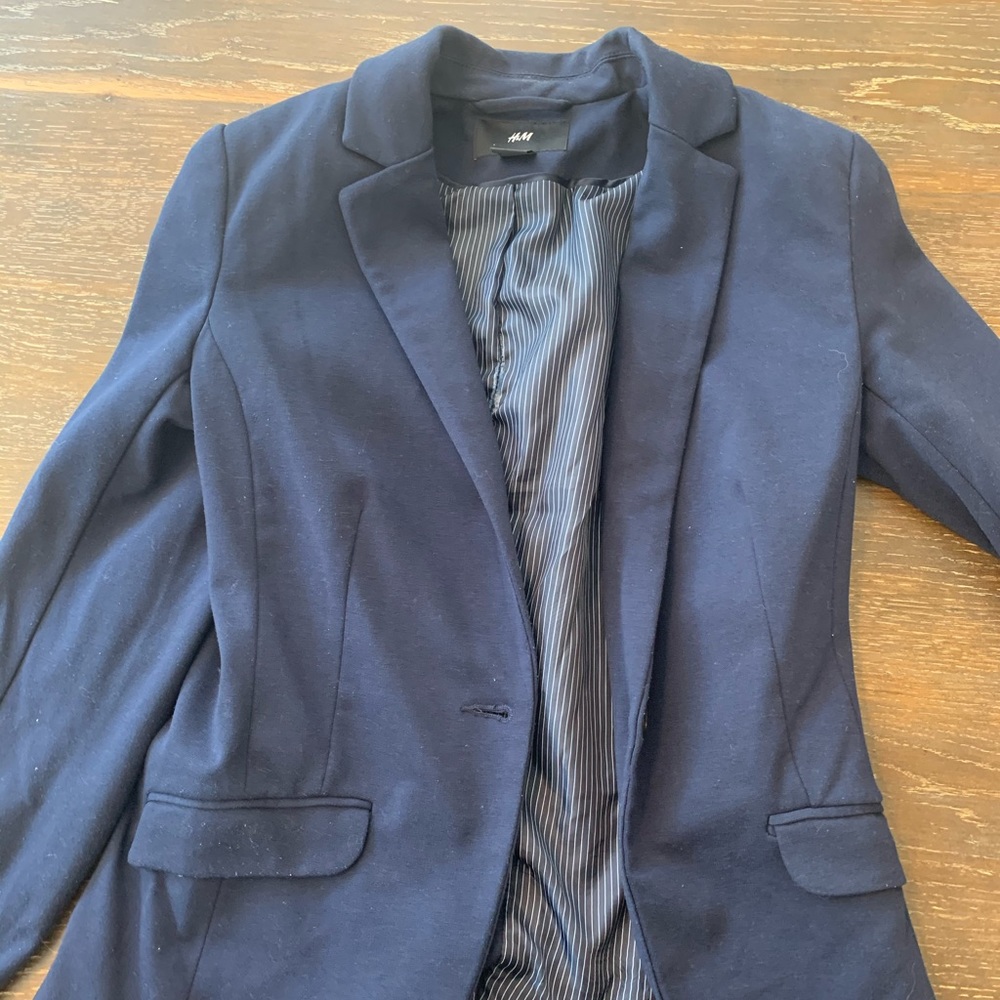 H&M women’s navy blue blazer